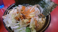 「ラーメン（650円）＋海苔（60円）＋野菜畑（70円）」@家系総本山 ラーメン吉村家の写真