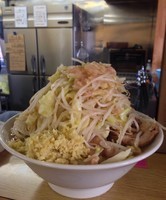 「大ラーメン（750円）+生卵2（100円）+生姜（50円）」@ラーメン二郎 栃木街道店の写真