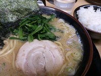 「豚骨醤油ラーメン」@横浜家系ラーメン 松田家 日本橋室町店の写真
