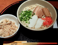 「沖縄そば（650円）」@沖縄の台所 ぱいかじ 新宿新南口店の写真