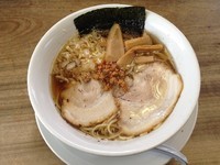 「しょうゆらーめん」@らーめん 里屋の写真