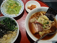 「日替ランチ(もやしラーメン+三色丼)650円」@朝鮮飯店 倉賀野バイパス店の写真