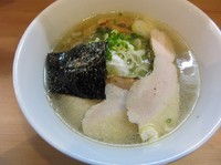 「淡麗琥珀そば・塩（７３０円）＋チャーシュー増し」@麺や 燦虎の写真