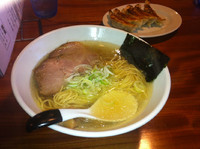 「塩ラーメン+ネギ辛チャーシュー丼セット」@上州地鶏ラーメン 翔鶴の写真