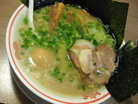 「とんとらこってり正油らーめん￥９４０」@東京とんこつ とんとら 太田店の写真