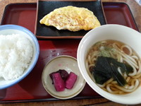 「卵焼き朝定食(半玉うどん+ごはん中+漬物)350円」@山田うどん食堂 高崎インター店の写真