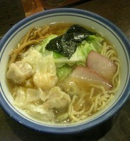 「ミックスわんたんめん(醤油)+茹でキャベツ」@麺屋 はやしまるの写真