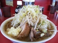 「小ラーメン豚入り￥750ニンニクヤサイ生玉子￥50」@ラーメン二郎 茨城守谷店の写真