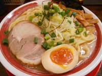 「《限定》　濃厚あご豚骨しょうゆ 大盛」@ラッキー食堂まとや 千曲店の写真