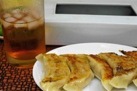 「自家製餃子280円」@丸鶴の写真