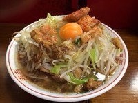 「小ラーメン生卵野菜アブラニンニク少し」@ザ・ラーメンスモールアックスの写真