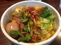 「ピリ辛スパイシーカレーまぜそば＋味玉、850円＋100円」@麺処 井の庄の写真