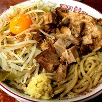 「まぜそば（全マシ）＋豚」@ラーメン 龍郎の写真