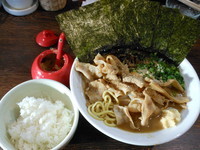 「肉玉そば徳島らーめん風（並盛１６０ｇ）＋のり＋半ライス」@伝家 志木店の写真