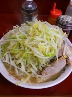 「小豚野菜ニンニク800円」@ラーメン二郎 相模大野店の写真