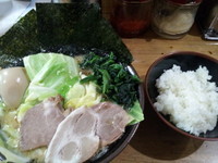 「キャベツ味玉ラーメン」@横濱家系ラーメン天神家 川崎店の写真