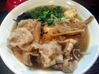 「【3月の限定】肉玉そば徳島らーめん風￥750＋半ライス」@伝家 志木店の写真