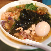 「アワワ海の塩ワカメ鶏そば〜アサリであっさり〜」@鶏そばムタヒロの写真