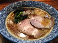 「煮干しそば　鰯に乗ったトリトン」@麺や 而今 大東本店の写真