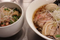 「特製醬油ラーメン＋チャーシュー飯」@麺処 ほん田 東京駅一番街店の写真