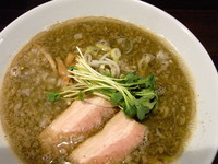 「目黒ブラック煮干しそば」@麺屋 航の写真