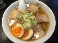 「喜多方ラーメン＋味付玉子＋半ライス（￥580＋￥120）」@喜多方ラーメン 坂内 大森店の写真