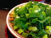 「ラーメン・中 ＋ねぎ」@麺屋7.5Hz 新橋店の写真