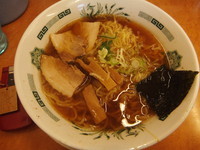 「中華そば390円(消費税5%時)&クーポンで大盛り無料」@日高屋 東銀座店の写真