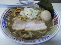 「【限定】ニボ搾り醤油ラーメン（大盛り：サービス）　＋味玉」@乱切り手もみ中華そば りょうがの写真