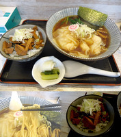 「『ワンタン麺+ちゃあしゅうご飯セット(￥780+200)』」@麺屋蔵之介の写真