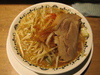 「野郎ラーメン（極太平打ち麺・麺固め）：680円」@野郎ラーメン 新橋駅前店の写真