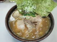 「お得らーめん 880円」@横浜家系 龍 福島店の写真