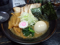 「和風醤油らーめん(魚介とんこつ) おすすめ肉玉入り」@らーめん 八幡屋の写真