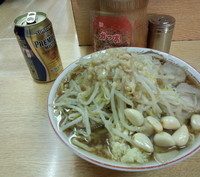 「チャーシュー麺プレモルニンニク醤油たまり付け(計1200円)」@ラーメン二郎 環七新代田店の写真