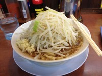 「ラーメン（野菜＆ニンニク増し）￥630」@ラーメン 豚珍の写真
