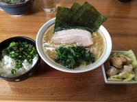「ラーメン中+キャベチャー+ご飯中（ランチサービス）」@横浜らーめん 初代 常翔家の写真