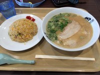 「Ａ定食（ラーメン+半やきめし）／￥800」@博多長浜ラーメン風び イオンモールむさし村山店の写真