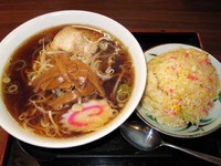「らーめん＋半チャーハン　690円（ランチ）」@中華ダイニング いい田の写真