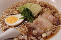 「豚と春野菜のらーめん（限定）＋飯割り」@らーめん かねかつの写真