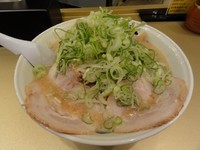 「しょう油ラーメン：680円 中盛+50円 　脂少な目」@超ごってり麺 ごっつ 秋葉原店の写真