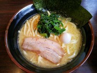 「醤油とんこつラーメン＋ライス　650＋100円」@吟家 西千葉店の写真