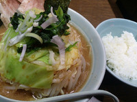 「ドカ盛り野菜ラーメン」@麺家 黒の写真