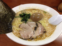 「魚介豚骨醤油ラーメン 味玉」@横浜らーめん夢家の写真