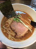 「やまらぁ（醤油味）」@麺 やまらぁの写真