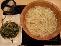 「【釜挙げうどん(大)+春菊小エビかき揚げ520円】→380円」@丸亀製麺 イーサイト高崎店の写真