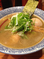 「芳醇あごだし醤油ラーメン➕煮卵」@赤坂麺処 友の写真