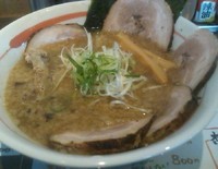 「魚介チャーシュー鯖W、背脂入り」@俺らラーメン ちょもらんまの写真