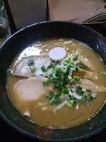 「濃厚豚骨魚介ラーメン 醤油」@麺屋33の写真