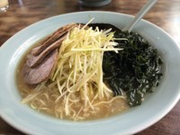 「ネギチャーシューメン（中）＋ワカメ／￥1,050+110」@ラーメンショップ ニューシャトル東宮原駅前店の写真