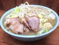 「ぶた入り大ラーメン （900円）ヤサイアブラニンニク」@ラーメン二郎 池袋東口店の写真